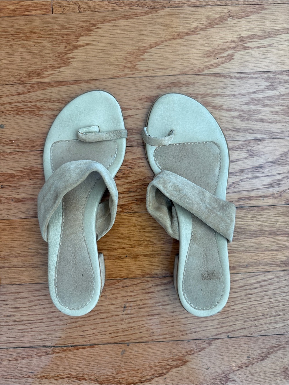 Women’s Beige Suede Twist Toe-Ring Sandals